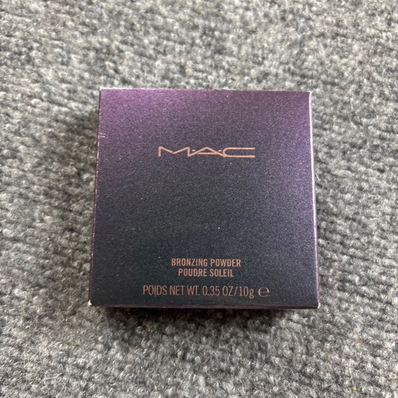 MAC Cosmetics NIB Bronzing Powder color: Baiana Bronze - Picture 2 of 5